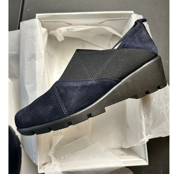 THE FLEXX Shoes - The Flexx Women's Suede Cross Band Slip On Wedge 8M Blue New in Box!